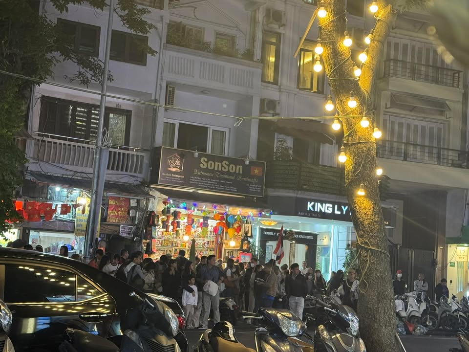 Cho thuê nhà mặt phố Nguyễn Hữu Huân, quận Hoàn Kiếm, 40m² - Vị trí đắc địa cho kinh doanh!