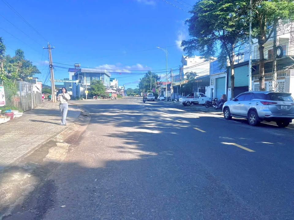 Nhà mặt tiền Hồ Tùng Mậu, Đức Trọng 165m² giá 4.4 tỷ - Giảm ngay 700 triệu!