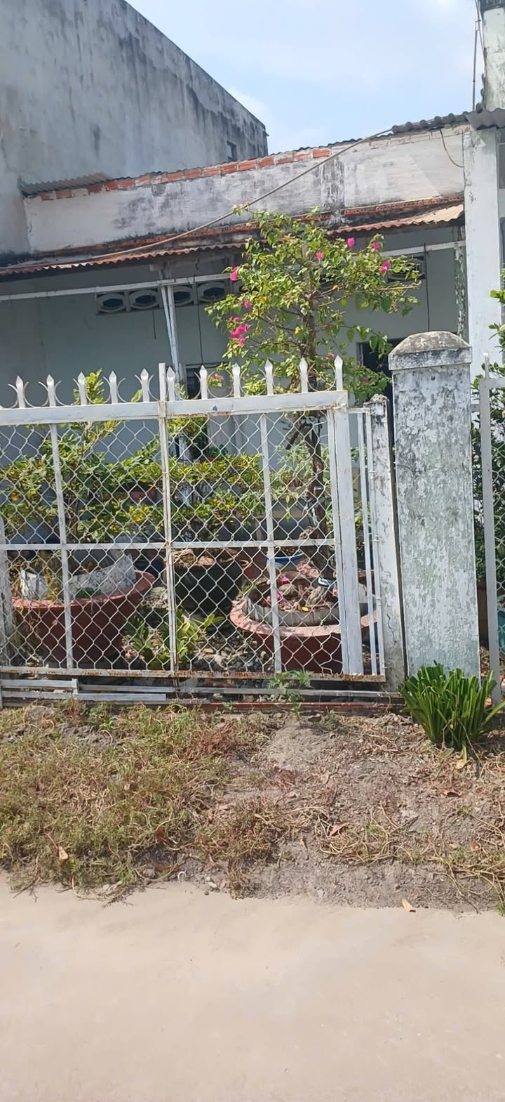 Nhà cấp 4 + Đất 115m² tại Khu phố 4, Long Hoa - Giá chỉ 230 triệu, thương lượng!