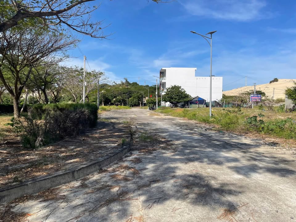 Đất tái định cư tại KKT Bắc Vân Phong 100m² giá 2,1 tỷ - Hướng Tây, đầu tư sinh lời!