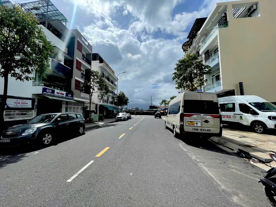 Lô đất mặt tiền Thích Quảng Đức, Nam Nha Trang 100m² giá 9 tỷ - Giao thương thuận lợi!