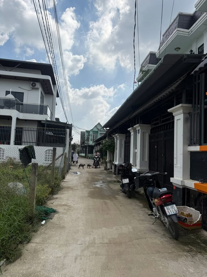 Nhà Tân Cổ Điển Mái Nhật 132m² Giá 2.98 Tỷ - Ô Tô Vào Tận Nhà!