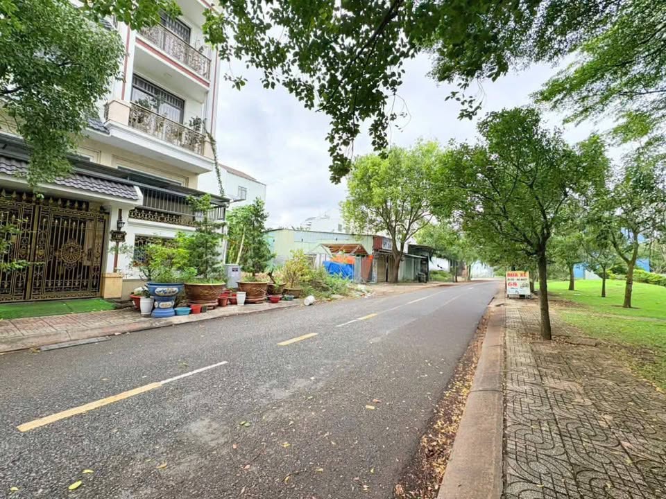 Đất nền biệt thự mặt tiền Đường 10, Bến Lức, Long An 140m² giá 5.5 tỷ - Cơ hội đầu tư hấp dẫn!