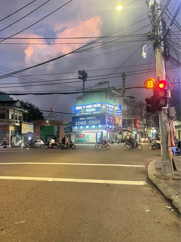 Bán nhà mặt tiền Lê Hồng Phong Quy Nhơn 80m² giá 13 tỷ - Gần biển, tiện ích đầy đủ!