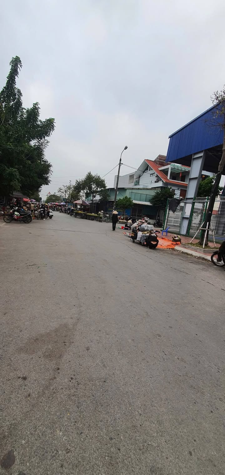 Đất mặt chợ Quán Toan 200m² giá 6 tỷ - Đầu tư sinh lời ngay!