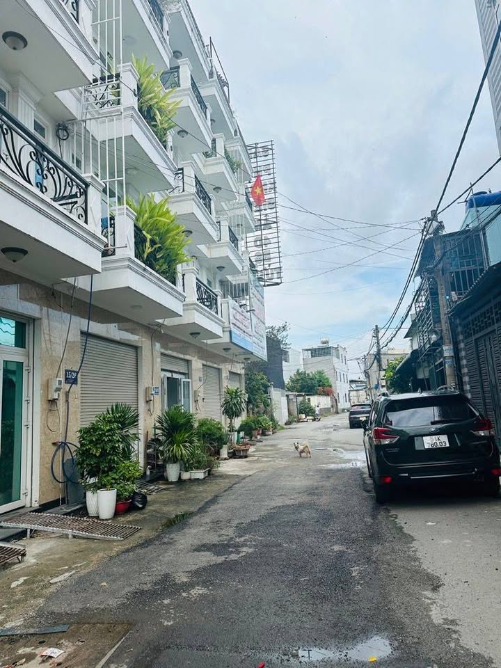 Nhà 4 tầng đường Bùi Công Trừng, P. An Phú Đông, Q.12, DT 68m² giá 6 tỷ - Đầu tư sinh lời ngay!