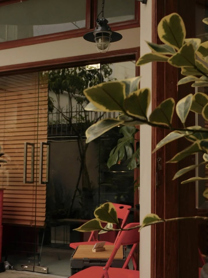 Nhà mặt tiền hẻm xe hơi Nguyễn Trãi 160m² giá thỏa thuận - Thiết kế hiện đại, không gian mở!