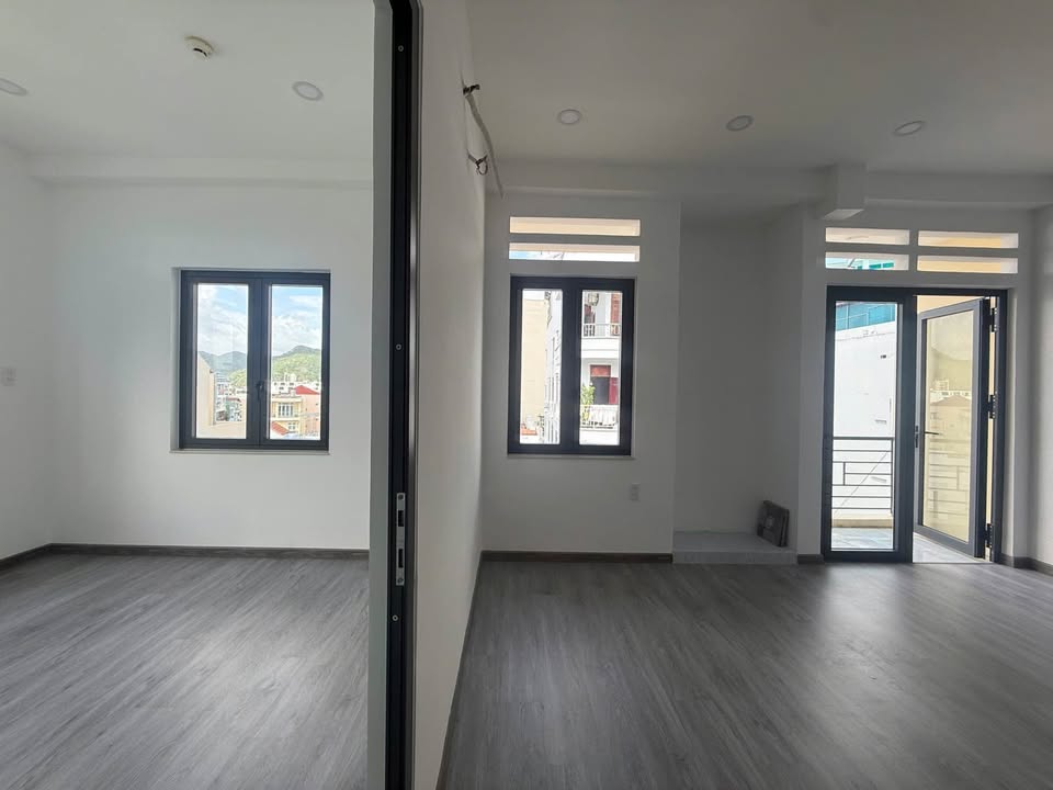 Căn hộ Chung cư Chợ Đầm Nha Trang 67m² giá 2.3 tỷ - Gần biển, tiện ích đầy đủ!