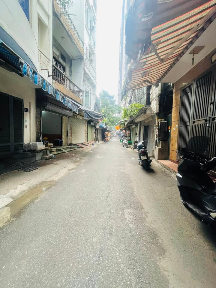 Bán nhà lô góc Thái Hà Đống Đa 60m² giá 20 tỷ - Ô tô tránh, vỉa hè rộng!