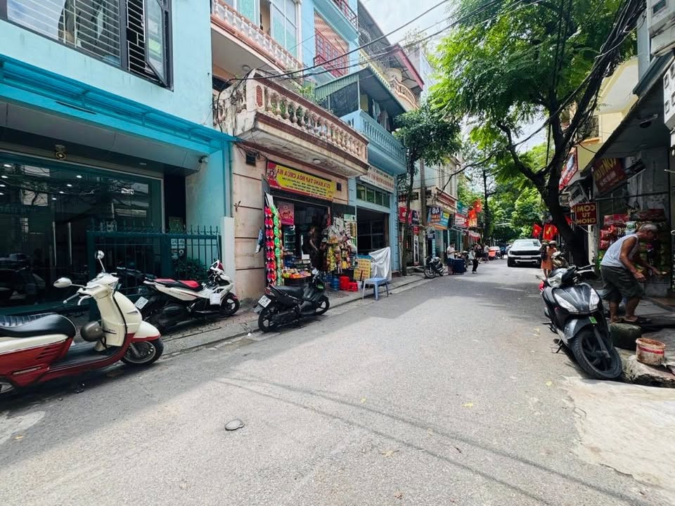 Nhà phố Nguyễn Văn Huyên Cầu Giấy 55m² giá 19.5 tỷ - Ô tô đỗ cửa, nhà đẹp chính chủ!