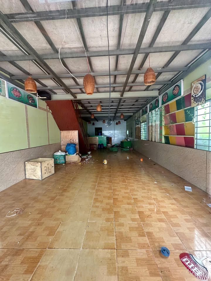 Cho thuê mặt bằng kinh doanh mặt tiền đường Võ Văn Kiệt 100m² - Địa điểm lý tưởng cho quán ăn!