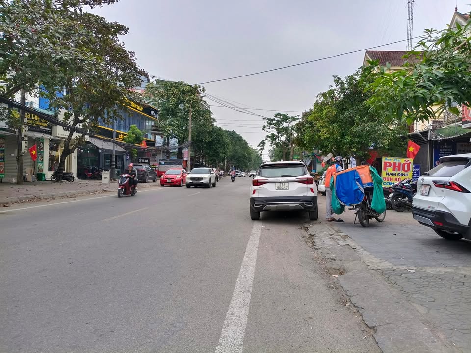 FrontHouse đường Nguyễn Văn Trỗi 111m² giá thỏa thuận - Kinh doanh sầm uất ngay cổng ĐH Vinh!