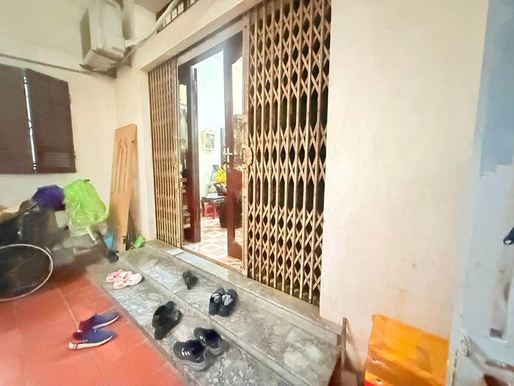 Nhà riêng Đội Cấn, Ba Đình 53m² giá 8 tỷ - Sổ đỏ chính chủ, ô tô gần ngay!