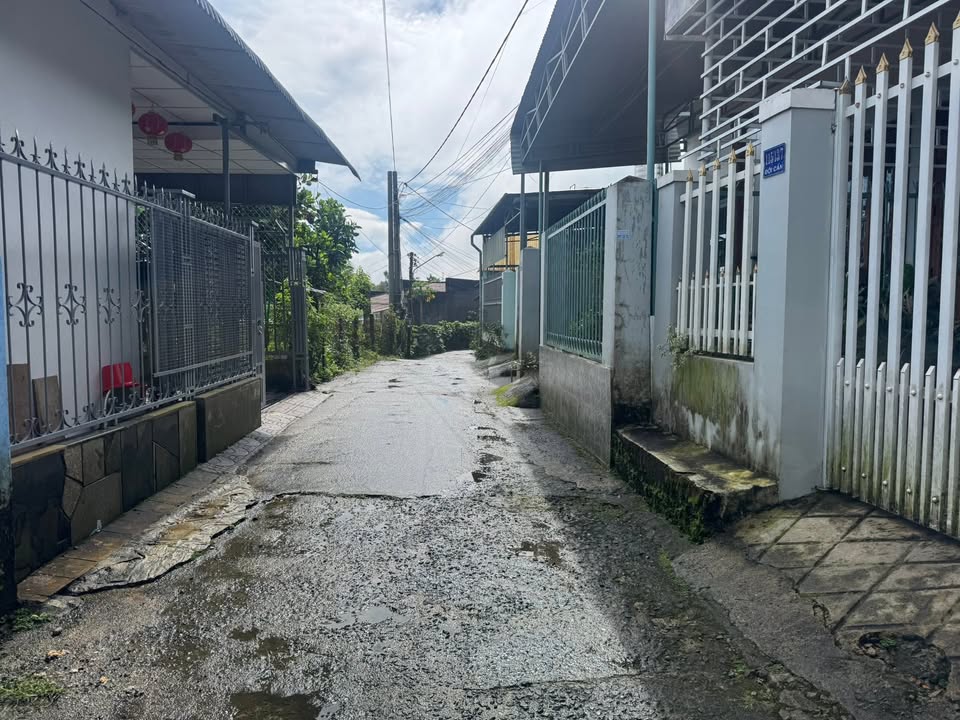 Nhà hẻm 115 Đội Cấn Bảo Lộc 540m² giá 3.65 tỷ - Sân vườn rộng rãi