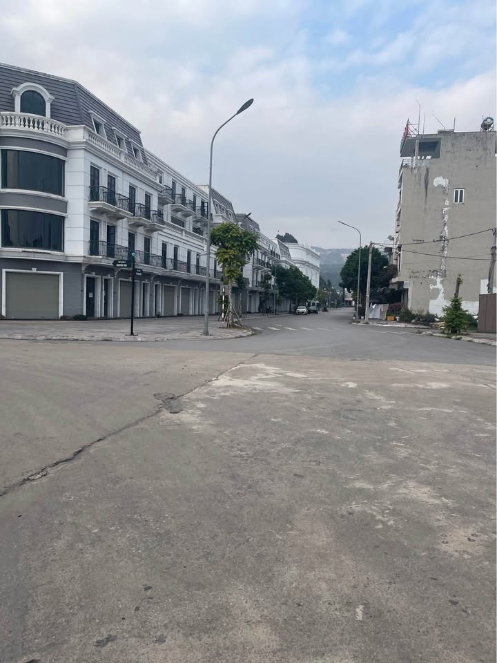 Biệt thự Cẩm Bình Cẩm Phả 291m² giá 4 tỷ - Vị trí đắc địa gần VinCom!