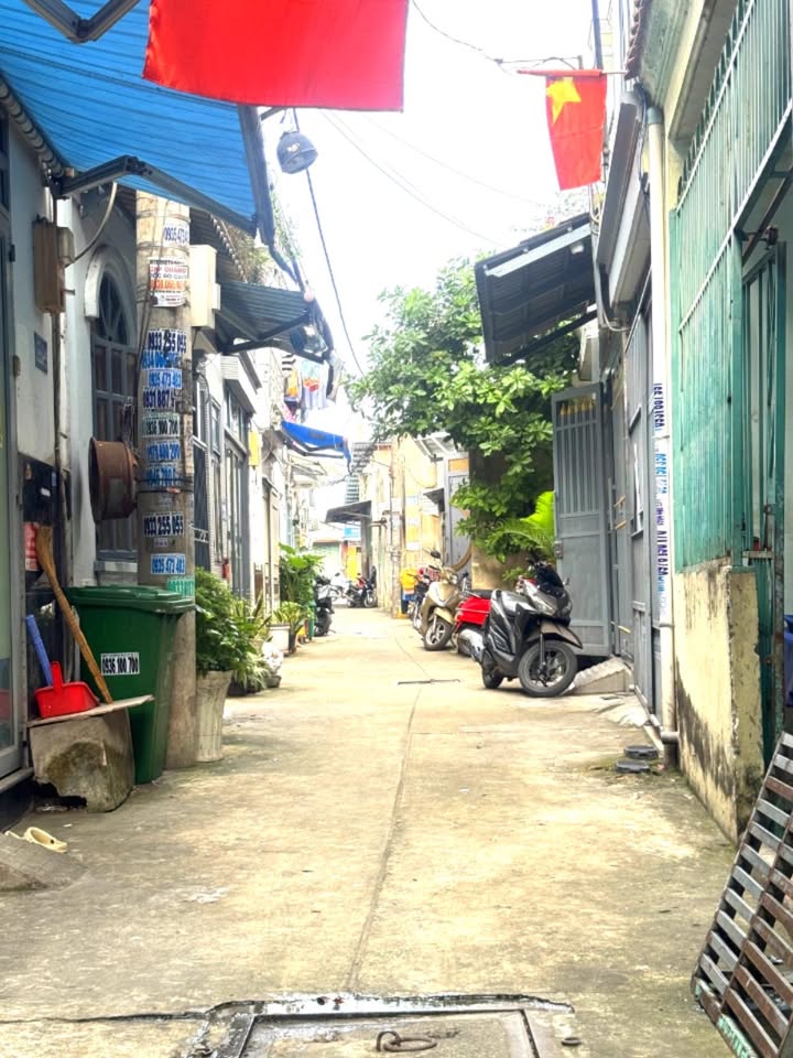 Nhà 2 tầng Trương Thị Hoa Q12 40m² giá 2.4 tỷ - Sổ hồng chính chủ