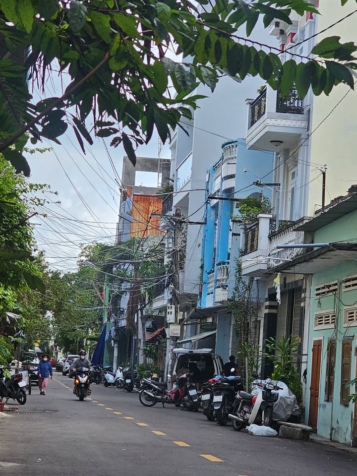 Nhà 3 Tầng Mặt Tiền Phường Ghềnh Ráng Quy Nhơn 68m² giá 6.8 tỷ - Cơ hội đầu tư tuyệt vời!