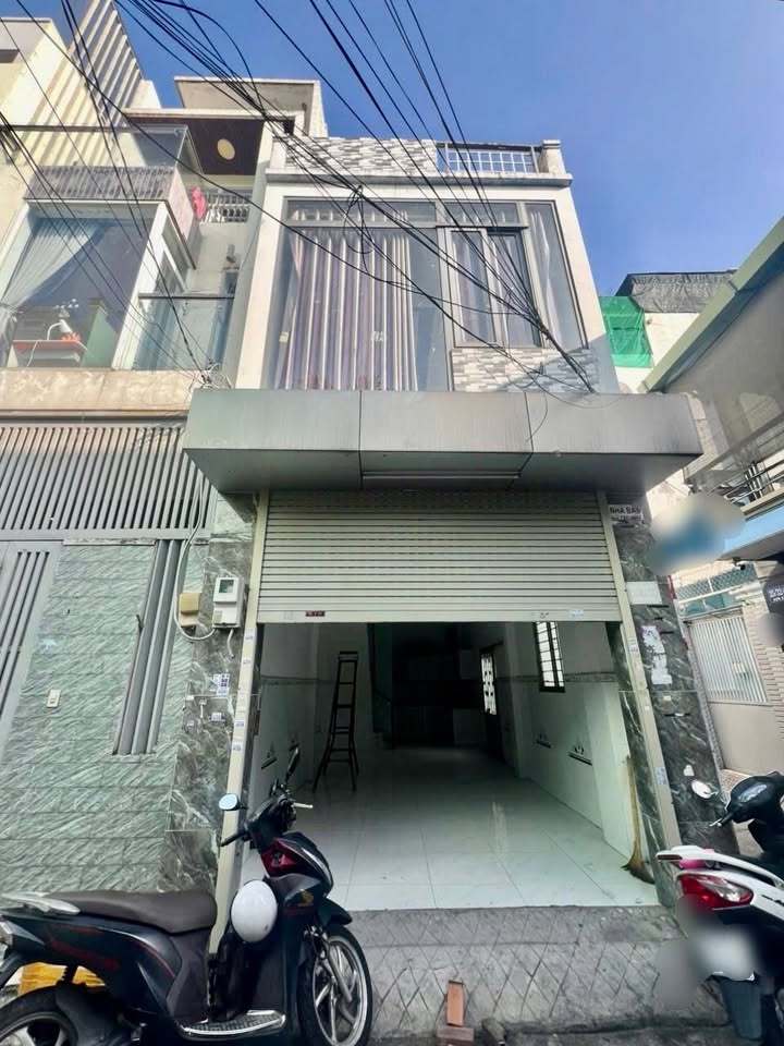 Nhà phố Tân Phú 39.6m² giá 4.5 tỷ - Hẻm thông xe hơi vào tận nhà!