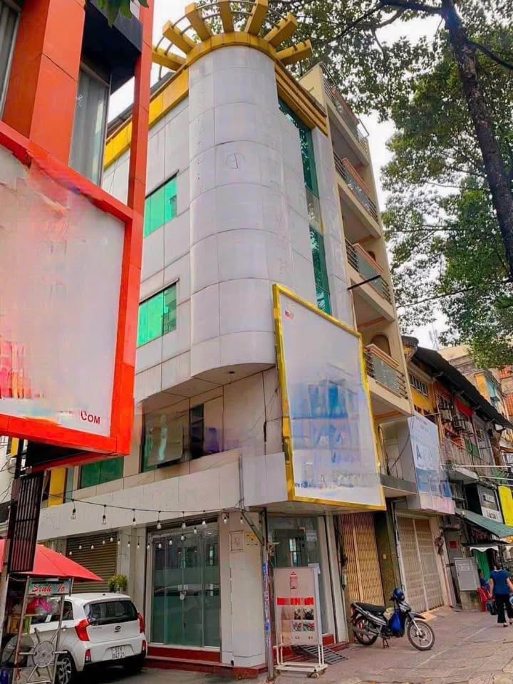 Căn góc mặt tiền Trần Hưng Đạo, Quận 5 - Diện tích 42m² - Cho thuê giá thương lượng!