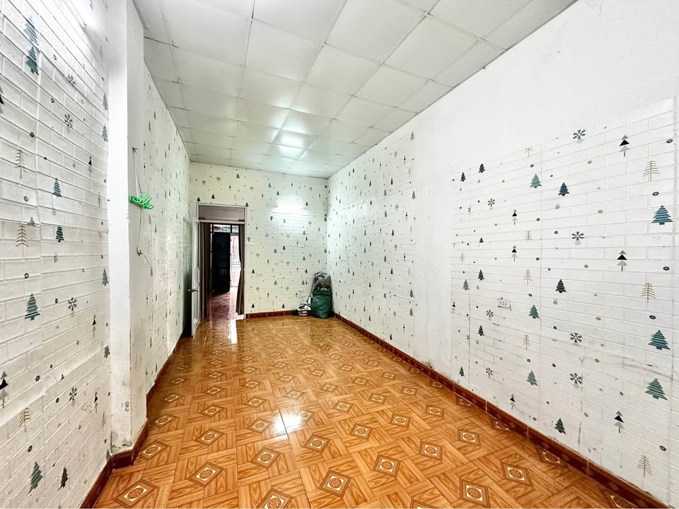 Nhà cấp 4 Tân Thịnh, Hòa Bình 51m² - Ô tô đỗ cửa, sẵn ở ngay!