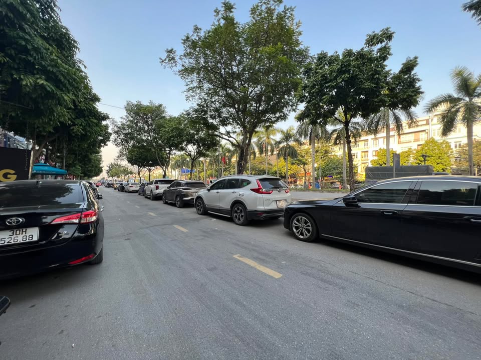 Cho thuê nhà liền kề dãy A10 Geleximco 160m² giá 30 triệu - Vị trí kinh doanh sầm uất!