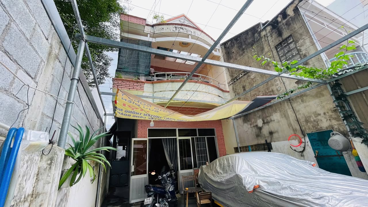 Nhà 2 tầng mặt tiền đường Nhị Hà, Nha Trang 166.8m² giá 14 tỷ - Vị trí trung tâm gần biển!