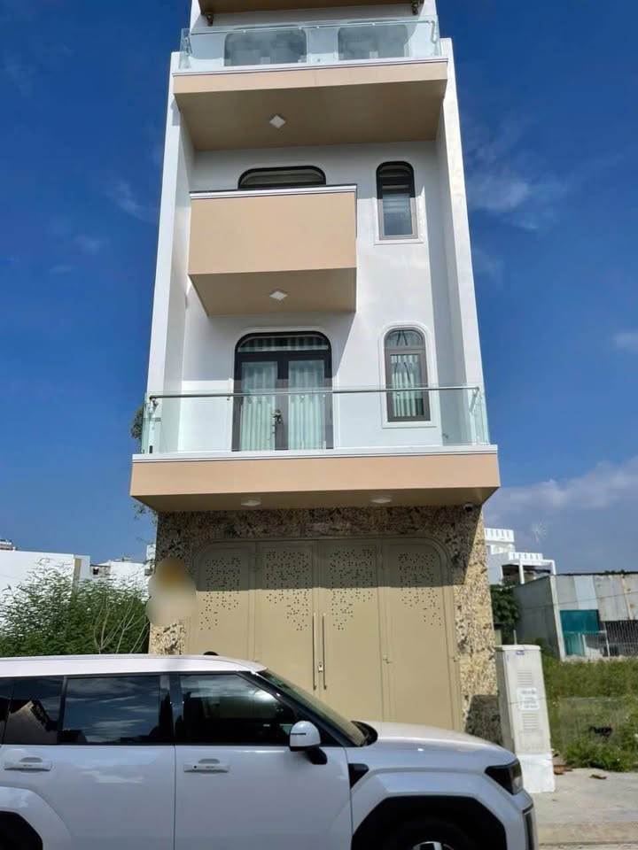 Nhà 4 tầng cho thuê TĐC VCN Phước Long 1 - Diện tích 100m², giá 35 triệu/tháng - Có thang máy và ban công view đẹp!