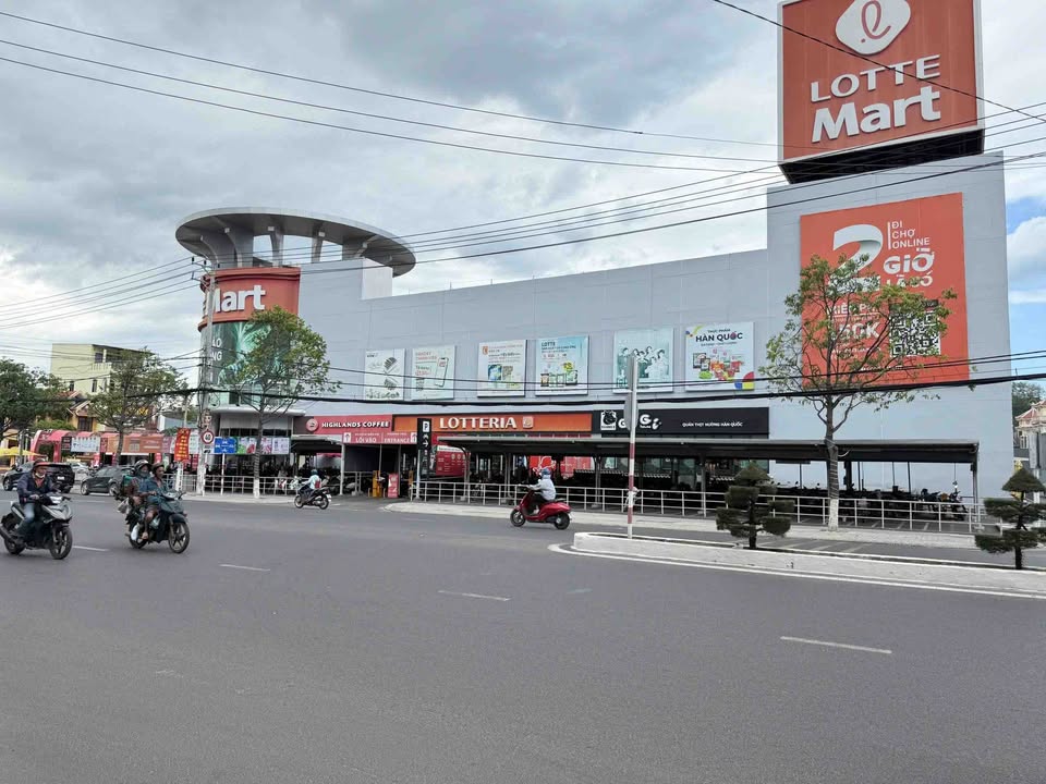 Nhà mặt tiền đường 23/10 Nha Trang 194m² giá 12.6 tỷ - Khu vực kinh doanh sầm uất!