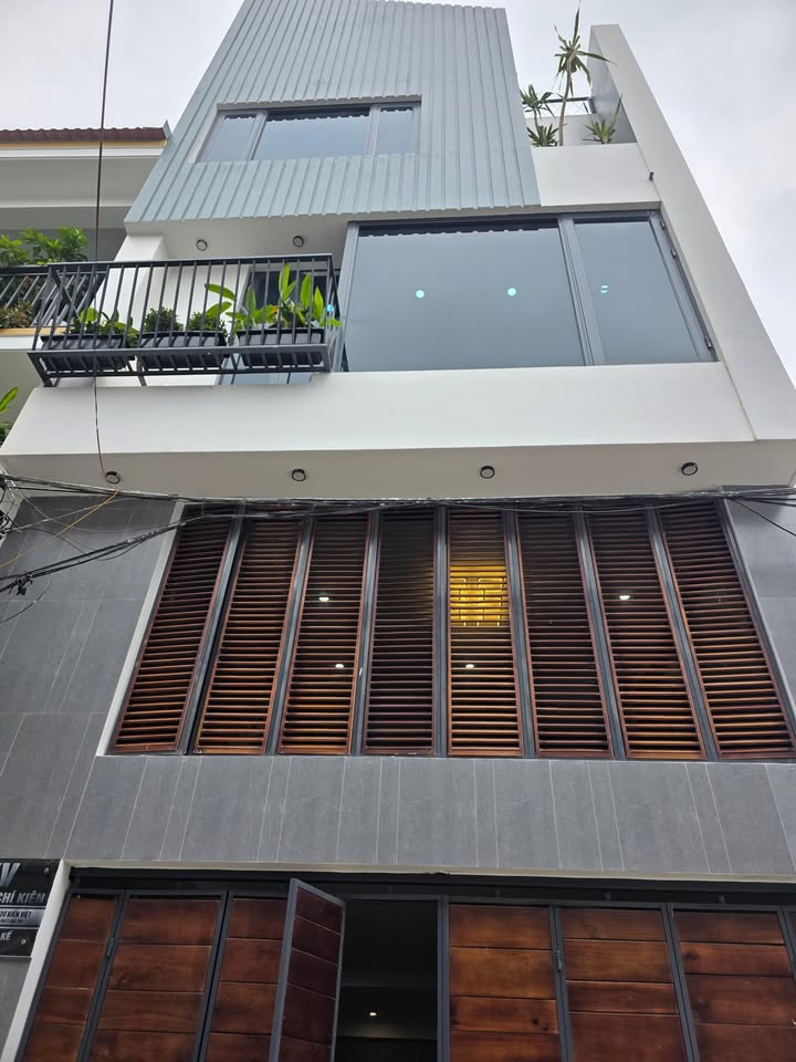 Nhà 5 tầng đẹp tại phường Hà Huy Tập 250m² giá 6 tỷ - Sẵn sàng vào ở ngay!