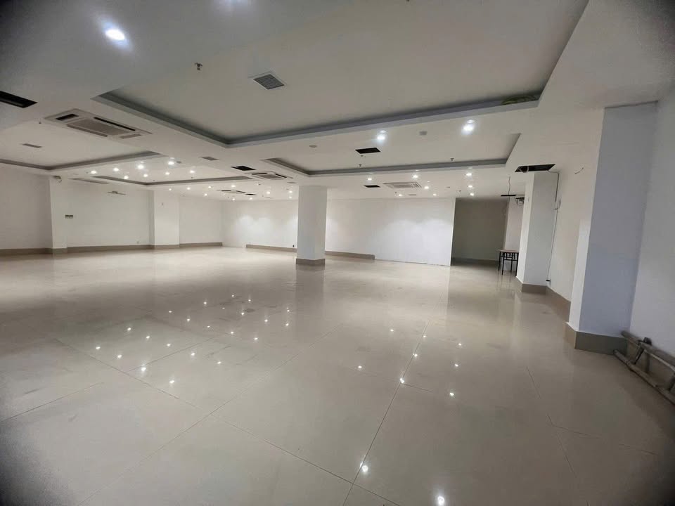 Mặt bằng cho thuê tầng 3 mặt tiền Trần Hưng Đạo, Đà Nẵng - Diện tích 350m², giá 30 triệu/tháng!