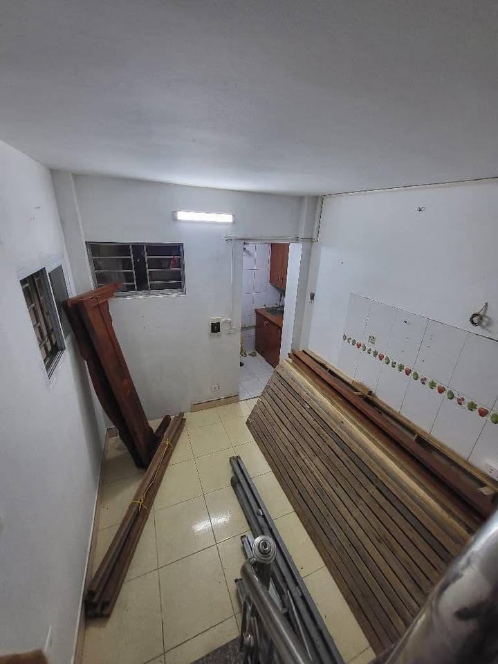 Nhà 4 tầng Tân Ấp 11m² giá 2.75 tỷ - Sổ đỏ chính chủ, sẵn sàng giao dịch!