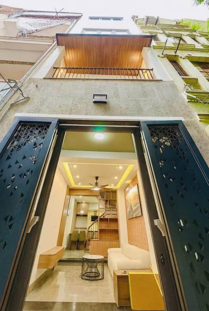 Nhà phố Giải Phóng, Giáp Bát 26m² giá chỉ 6 tỷ - Full nội thất, 15m ra mặt phố!