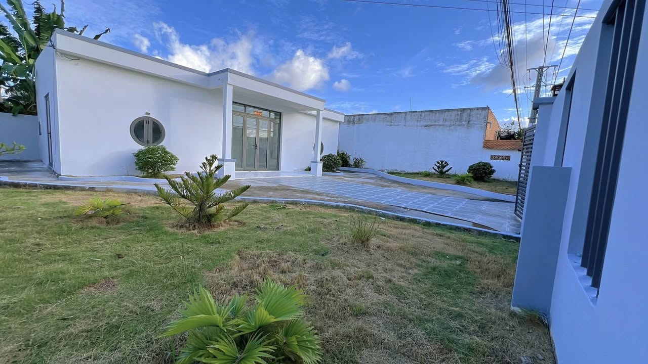 Nhà mặt tiền Kênh Tập Đoàn 1, Phú Tân 301m² giá 7 triệu - Không gian mở thoáng đãng!