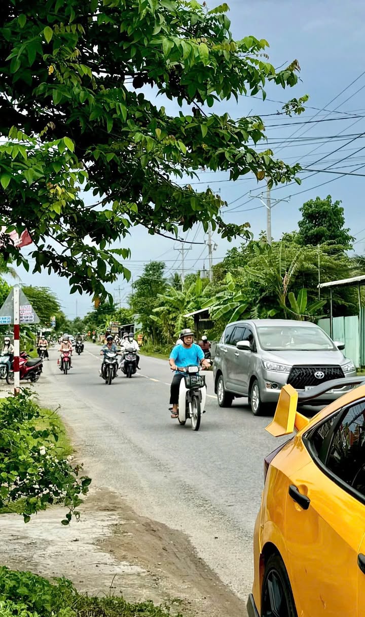 Nhà phố mặt tiền QL 57C, An Hội, Bến Tre - Diện tích 119m², giá 2.48 tỷ - Nhà mới, đầy đủ nội thất!