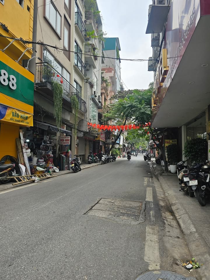 Nhà 5 tầng đường Thanh Niên Tây Hồ 70m² giá 16.8 tỷ - Sổ đỏ chính chủ!