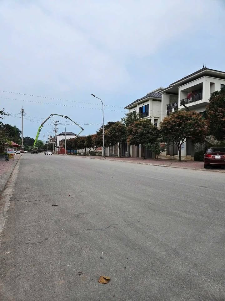 Biệt thự tại đường Hồ Quý Ly, Bến Thủy 308m² giá 2x tỷ - Thiết kế hiện đại, vị trí đắc địa!