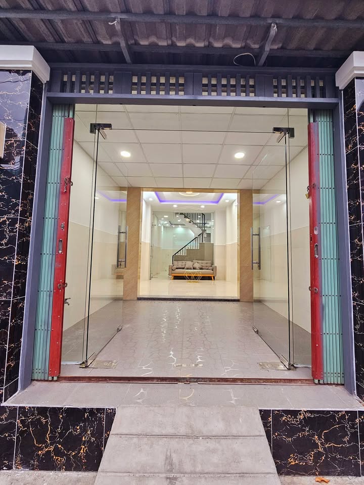 Nhà mặt tiền Phùng Tá Chu, Bình Tân 42m² - Vị trí đắc địa, kinh doanh sầm uất!