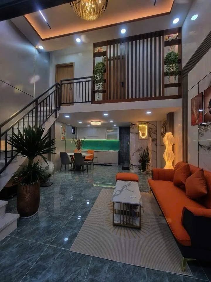 Nhà đẹp Linh Xuân, Thủ Đức 80m² giá nhỉnh 3 tỷ - Tặng full nội thất cao cấp!