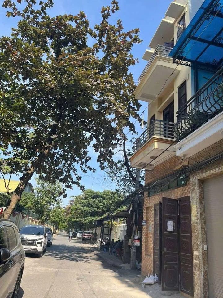 Nhà 3 tầng cho thuê tại phố Nguyễn Lân, 48.6m² - Ô tô đỗ cửa thoải mái!