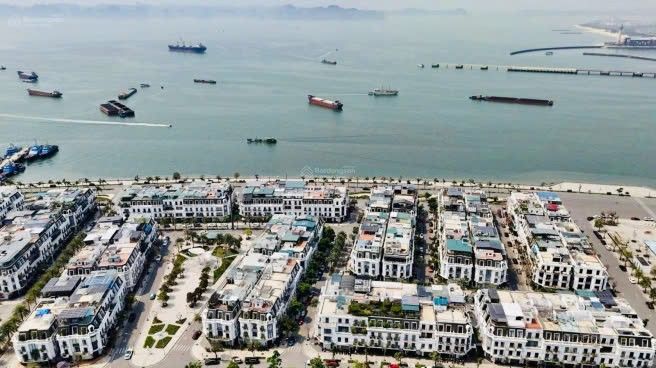 Căn hộ Vinhomes Bến Đoan Hạ Long 90m² giá 16.5 tỷ - Hướng Đông Nam thoáng mát!