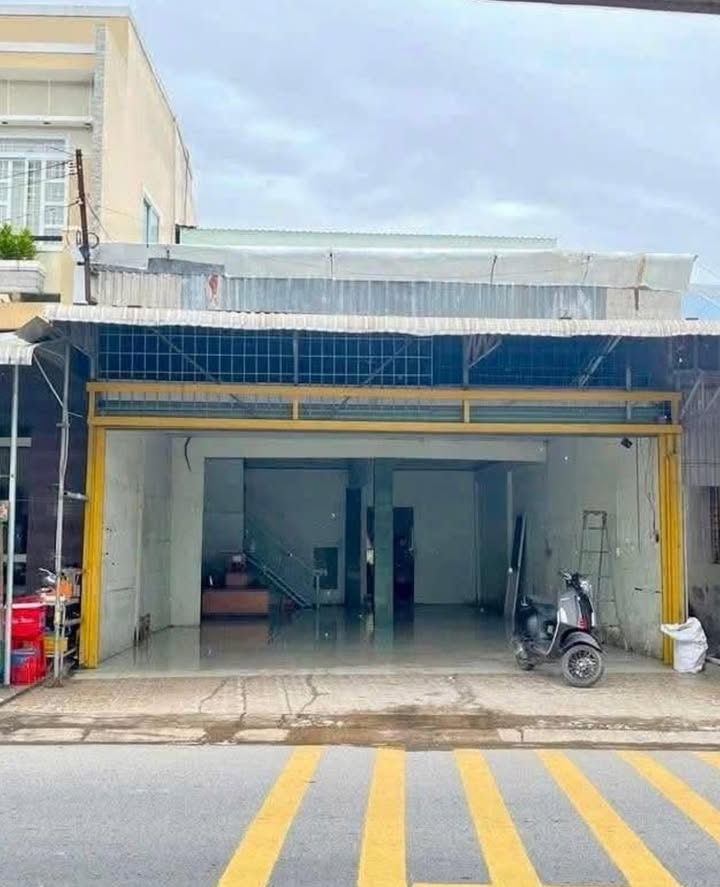 Nhà mặt tiền Quốc lộ 57, Bến Tre 230m² giá chỉ 8.8 tỷ - Vị trí đắc địa kinh doanh!