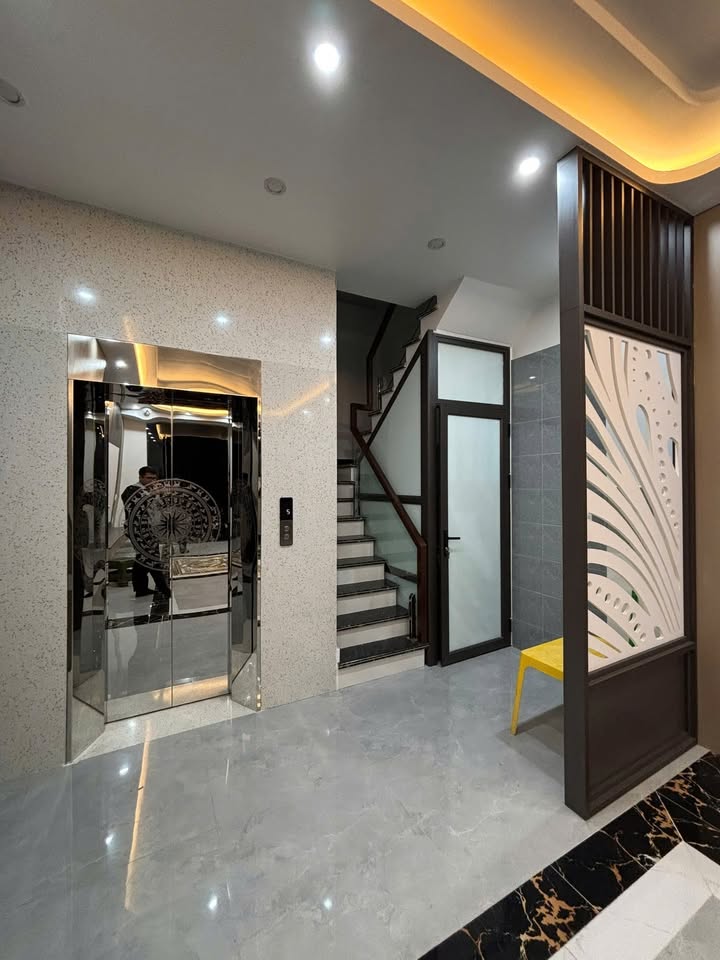 Nhà đẹp 6 tầng Đằng Lâm 45m² giá 6.3 tỷ - Full nội thất, thang máy hiện đại!