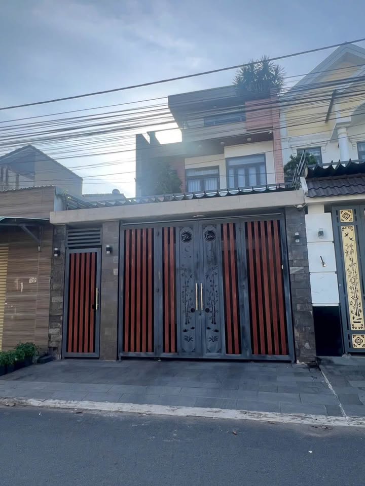 Nhà đẹp 3 tầng tại Tân Phong, Biên Hòa - 156m² giá chỉ 5.5 tỷ, sẵn sàng vào ở!