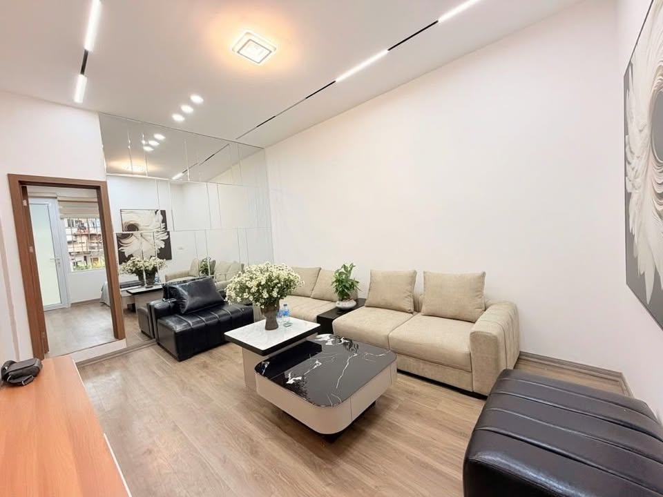 Căn hộ Tập thể Duplex Nam Đồng 100m² giá 4 tỷ - Ô tô đỗ, 3 bước ra hồ!