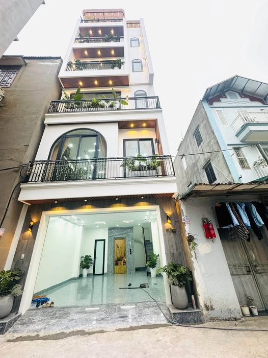Nhà riêng Ngõ 68 Nguyễn Văn Linh 44.8m² giá 11.8 tỷ - Ô tô vào nhà, thiết kế hiện đại!
