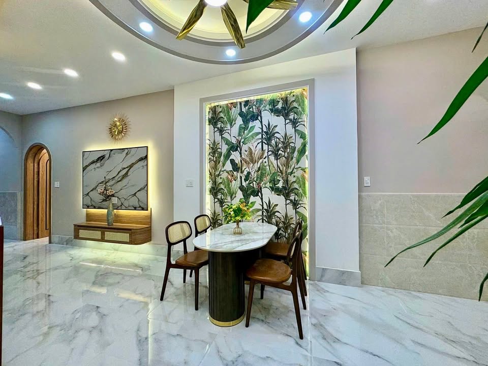 Nhà phố quận 11, Lạc Long Quân 38m² giá 4.98 tỷ - Dọn vào ở ngay!