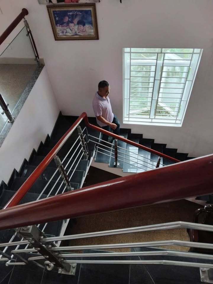 Đất rộng 600m², Nhà 2 Tầng đẹp tại Đông Lĩnh - Giá 6.1 tỷ, Gần chợ, trường học!