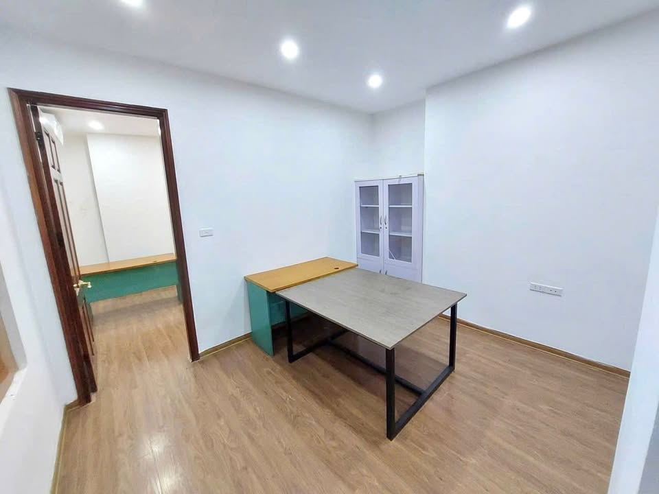 Cho thuê văn phòng Trần Quốc Vượng, Cầu Giấy 35m² giá 6.5 triệu - Tòa nhà chuyên nghiệp, tiện ích đầy đủ!