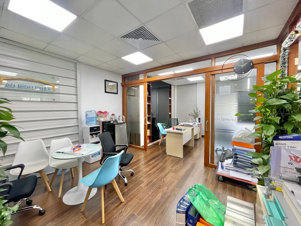 Văn phòng cho thuê phố Bà Triệu 60m² giá 7.2 triệu - Phòng đẹp, tiện ích đầy đủ!