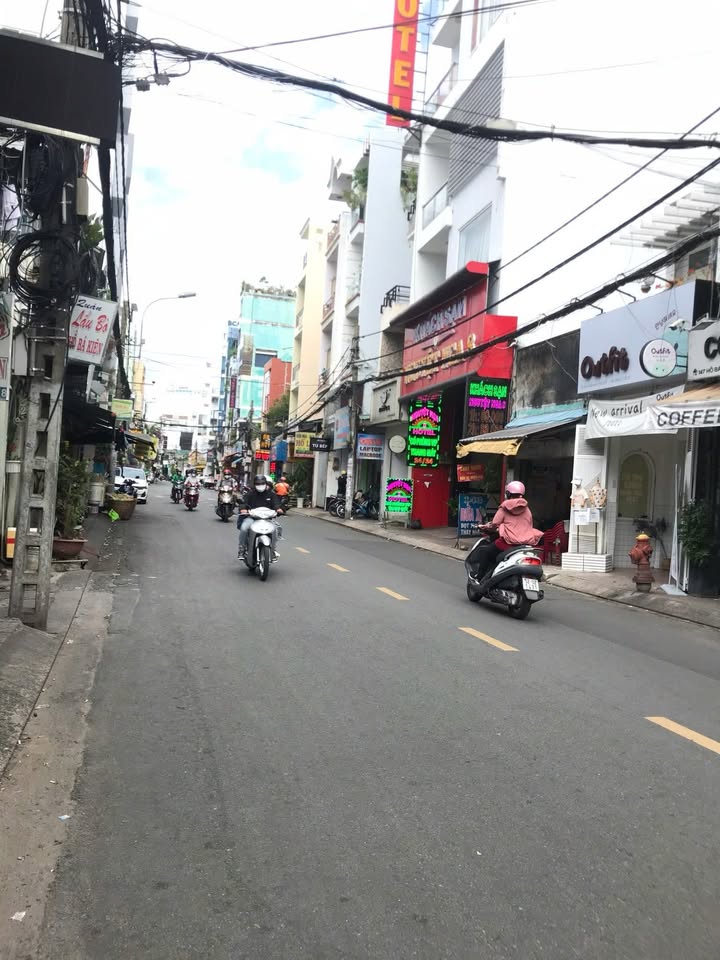 Nhà mặt tiền Hồ Bá Kiện P15 Quận 10 68m² giá 20 tỷ - Cơ hội đầu tư tuyệt vời!